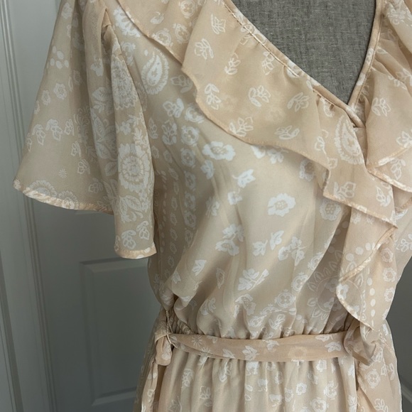 NWT! Fair Haven Women’s Beige&White Paisley Floral High Low Ruffled Dress Sz S - Picture 3 of 11